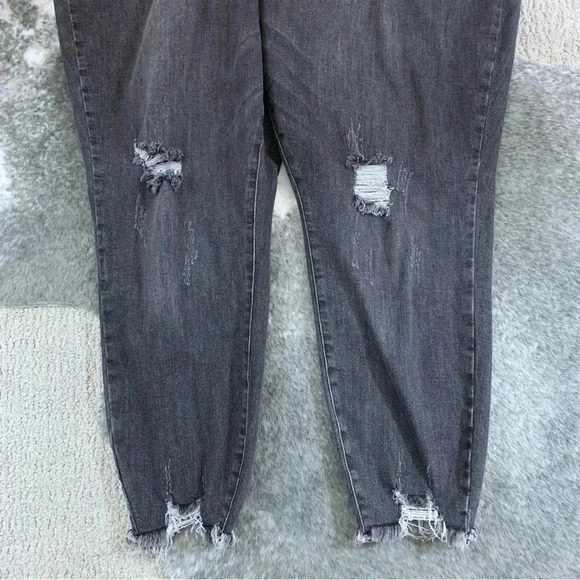 Judy Blue Skinny Fit Button Fly Destroyed Jeans - Picture 6 of 13